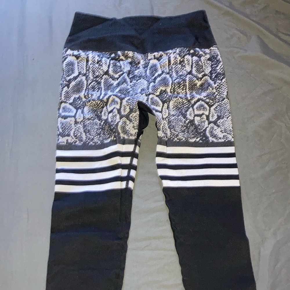 Snake print leggings
